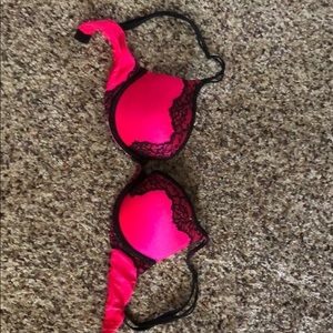 Victoria’s Secret very sexy push up pink lace 32c